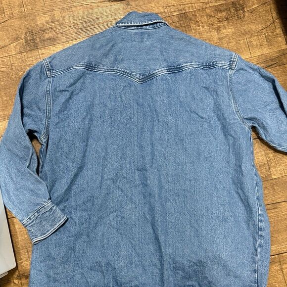 Vintage Levi’s denim button down shirt - Picture 6 of 6